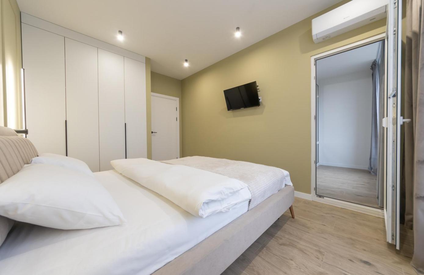 Luxury Apartment Near Metro Station Osokorky Kiev Ngoại thất bức ảnh