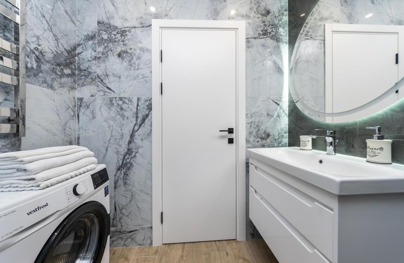 Luxury Apartment Near Metro Station Osokorky Kiev Ngoại thất bức ảnh